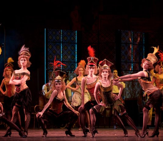 Düsteres Ballett live im Kino