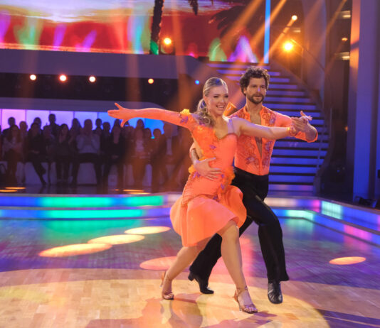 Dancing Stars 2025: Aaron Karl entfacht das Samba-Feuer – Kann er sich weiter steigern?