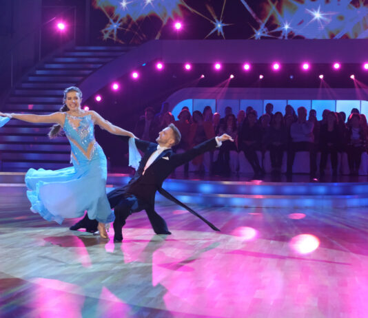 Dancing Stars 2025: Anna Strigl begeistert mit Eleganz – Ist sie die Überraschung der Staffel?
