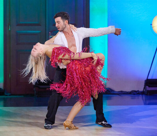 #010 – Dancing Stars – Das Casting: Amateurin Julia Schneider zwischen Glitzer & Lampenfieber