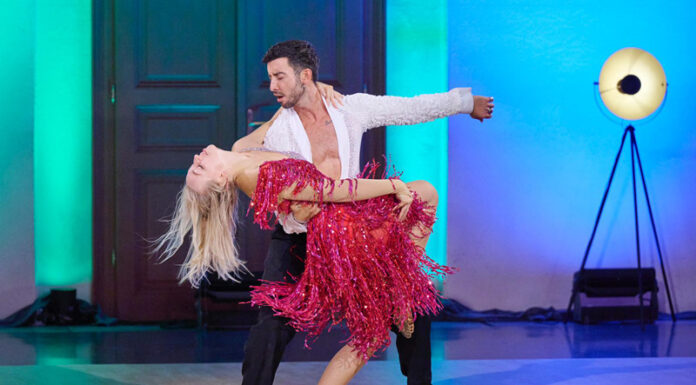 #010 – Dancing Stars – Das Casting: Amateurin Julia Schneider zwischen Glitzer & Lampenfieber