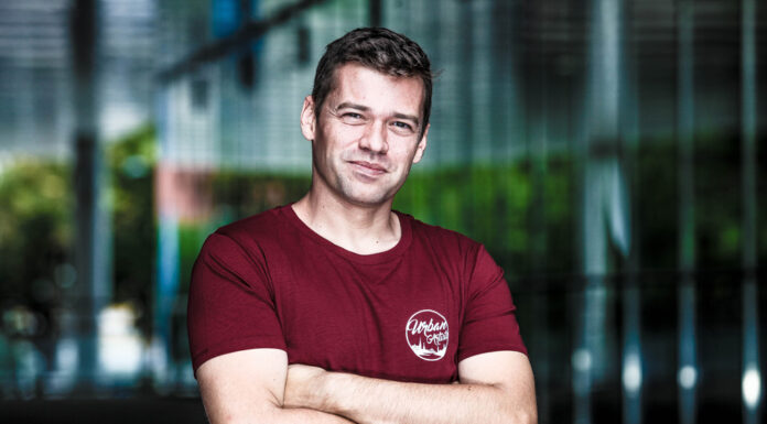 #027 – Zwischen Bühne, Beats und Bildung – Markus Eggensperger