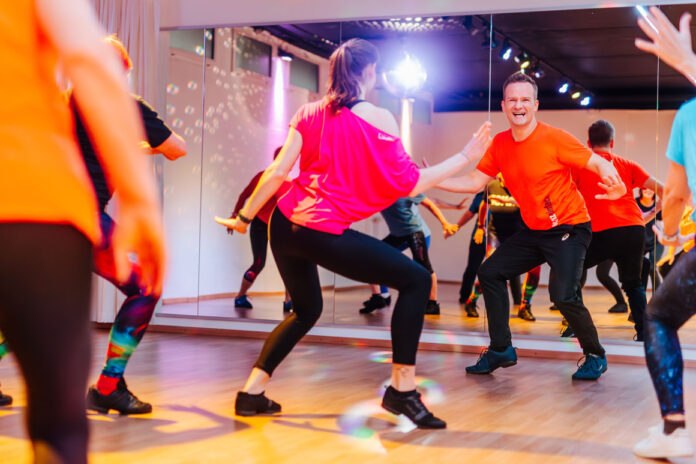 Einfach tanzen – ohne Druck, ohne Bewertung. Foto: Daniel Waschnig