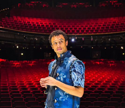 #049 – Oliver Edward: Bühne, Haltung und der Alltag im Musical Musicaldarsteller Oliver Edward IM TANZSCHRITT Podcast.