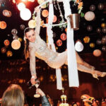 #053 – Esther Schneider: Zwischen Schwerelosigkeit und Stunt-Action Esther Schneider – Tänzerin, Luftakrobatin, Stunt-Double, Regisseurin & Choreografin.