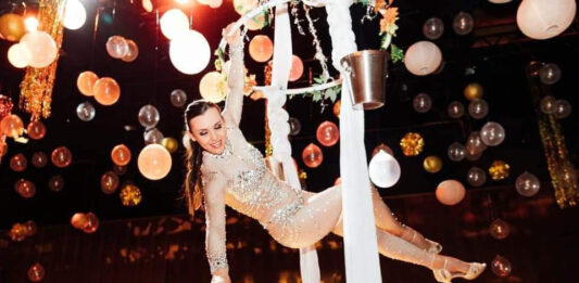 #053 – Esther Schneider: Zwischen Schwerelosigkeit und Stunt-Action Esther Schneider – Tänzerin, Luftakrobatin, Stunt-Double, Regisseurin & Choreografin.