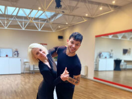 #051 – Bibi Jung: Tanzen zwischen Disziplin und Persönlichkeit Bibi Jung mit Trainer Geri in ihrer Tanzschule in der Kriehubergasse 9 in Wien.