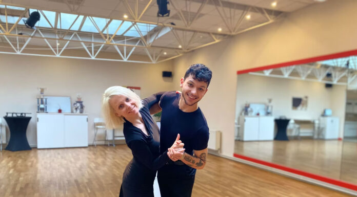 #051 – Bibi Jung: Tanzen zwischen Disziplin und Persönlichkeit Bibi Jung mit Trainer Geri in ihrer Tanzschule in der Kriehubergasse 9 in Wien.