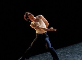 #057 – Brodie Donougher: Alles auf Anfang – Vom Kinderstar zum Musical-Profi Vom West End bis zur internationalen Bühne: Brodie Donougher in einer Choreografie von Andy Blankenbuehler. Foto: Ray Nard / Imagemaker